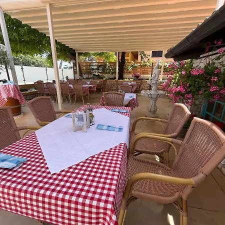 Apartment'S & Restorant Vili * Umag