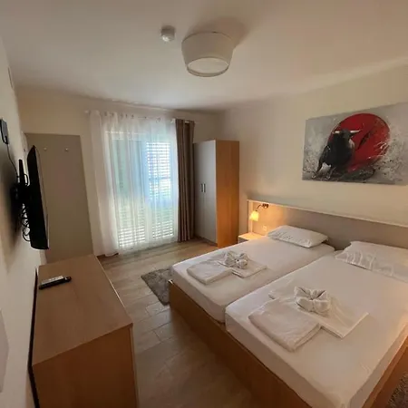 Apartment'S & Restorant Vili Apartman *