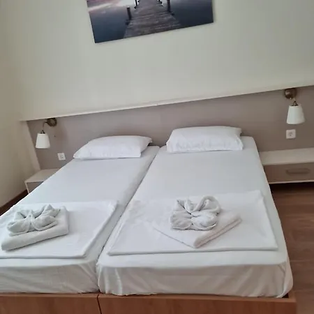 Apartment'S & Restorant Vili 乌马格
