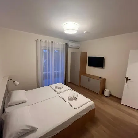 Apartment'S & Restorant Vili 公寓