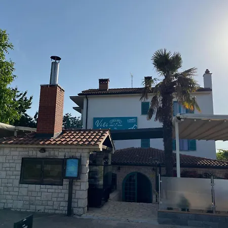 Apartment'S & Restorant Vili