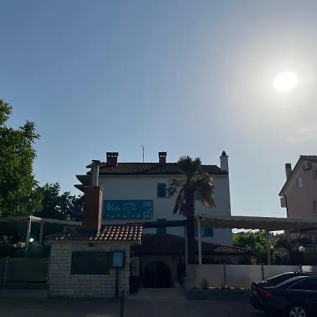 Apartment'S & Restorant Vili