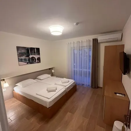 Apartment Apartment'S & Restorant Vili