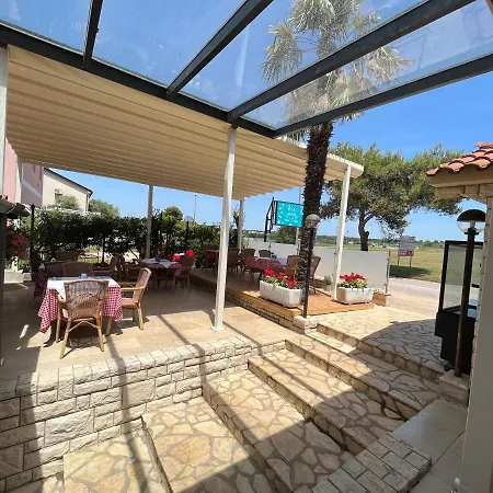 Apartment'S & Restorant Vili Umag