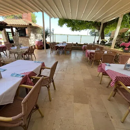 Apartment Apartment'S & Restorant Vili *